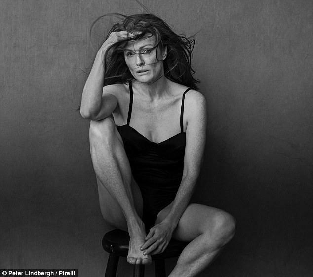 3ad987ba00000578-0-leading_lady_julianne_moore_55_features_in_pirelli_s_2017_calend-m-54_1480466511411